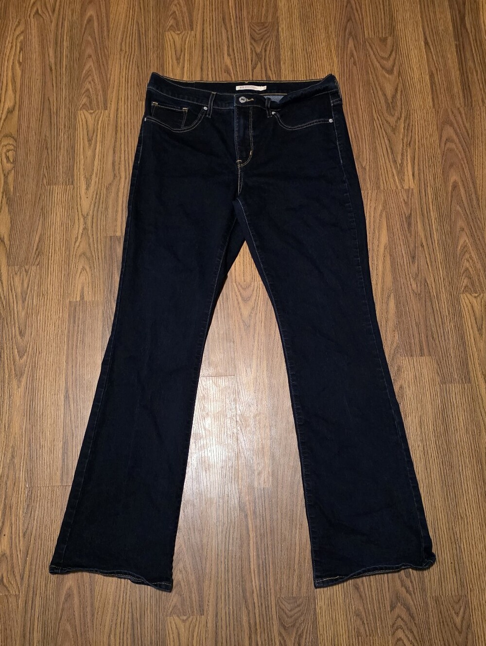 Levi's Women's 315 Shaping Bootcut Jeans Size 31 Dark Wash Stretch Denim A5